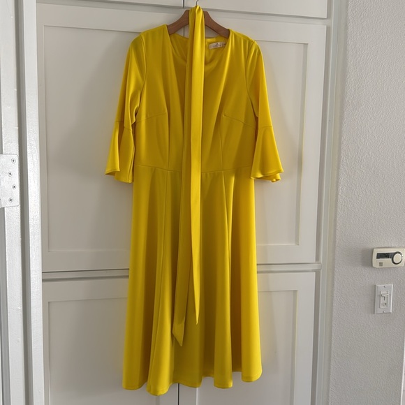 Women's Elegant Bell Sleeve
Cocktail Party Dresses XL - Picture 3 of 8